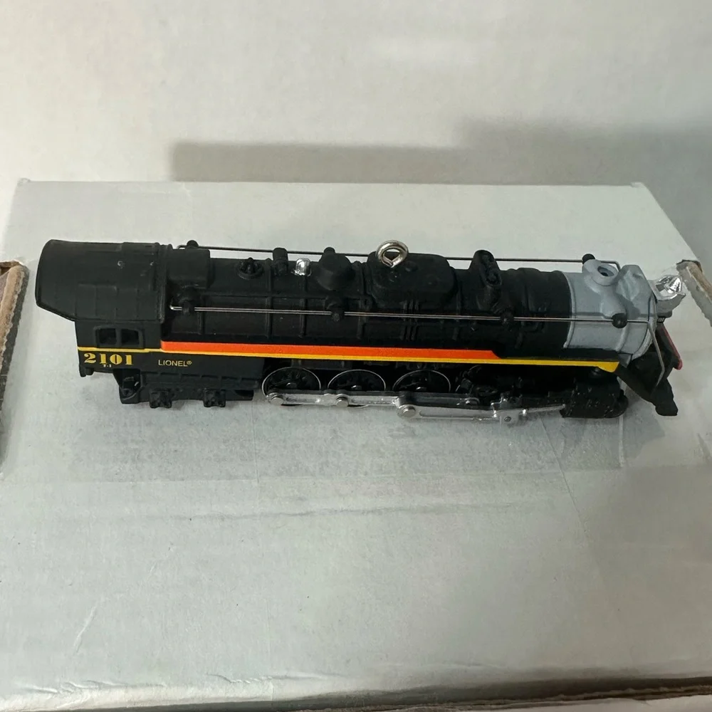 Hallmark‎ Keepsake 2001 Lionel Chessie Steam Special Locomotive Ornament QX6092